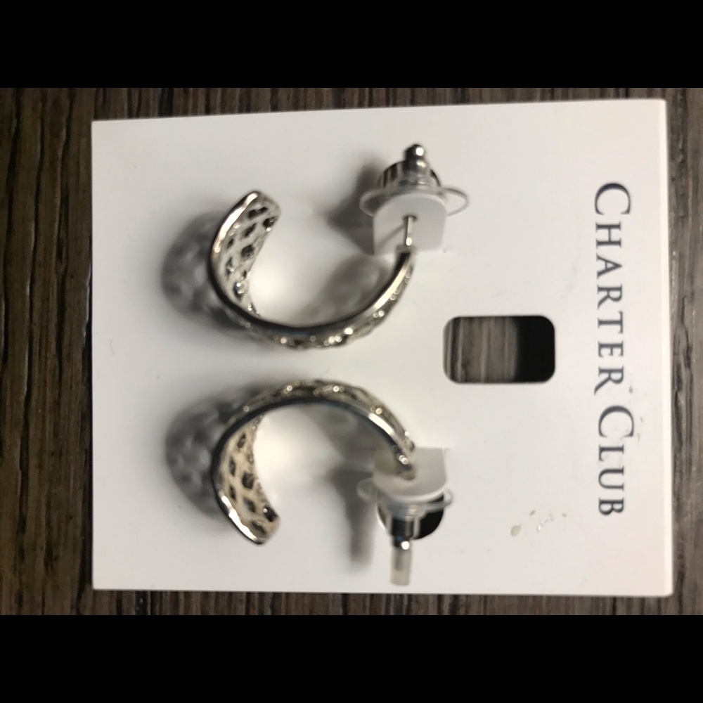 Ladies charter club with silver earrings